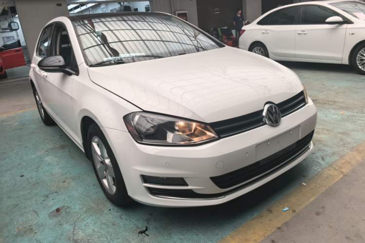 Used Volkswagen Golf 2016 230TSI Automatic Comfort Version Front Right 45 Deg