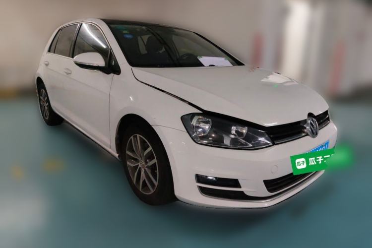 Used Volkswagen Golf 2016 230TSI Automatic Luxury Version Front Right 45 Deg