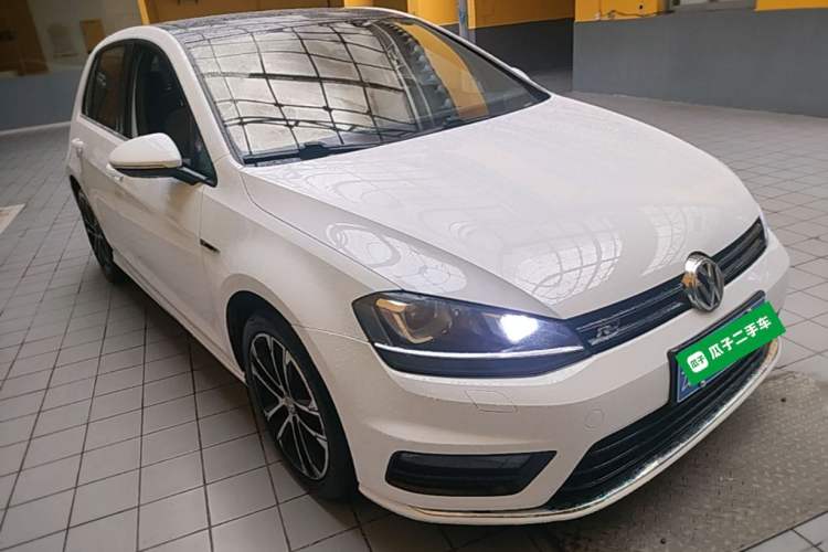 Used Volkswagen Golf 2016 1.4TSI Manual R-Line Front Right 45 Deg
