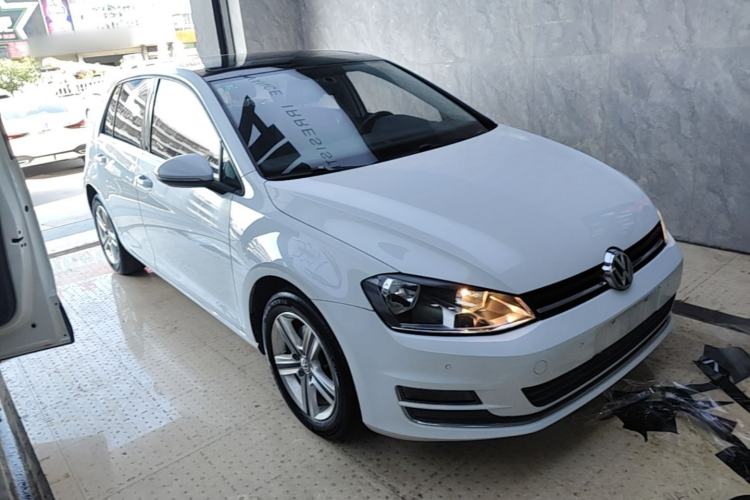 Used Volkswagen Golf 2016 230TSI Automatic Comfort Version Front Right 45 Deg