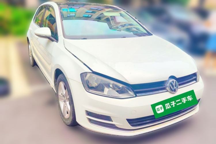Used Volkswagen Golf 2016 230TSI Automatic Comfort Version Front Right 45 Deg