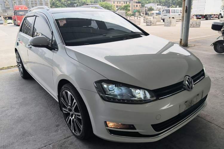 Used Volkswagen Golf 2016 1.6L Automatic Comfort Model Front Right 45 Deg
