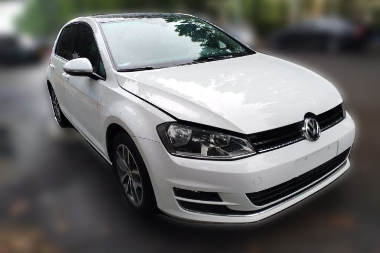 Used Volkswagen Golf 2016 230TSI Automatic Luxury Version Front Right 45 Deg