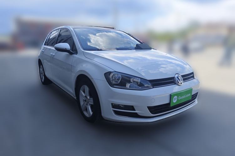 Used Volkswagen Golf 2016 230TSI Automatic Comfort Version Front Right 45 Deg