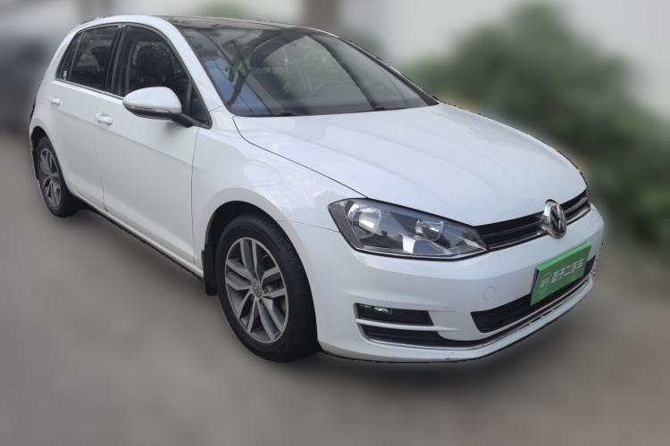 Used Volkswagen Golf 2016 230TSI Automatic Luxury Version Front Right 45 Deg