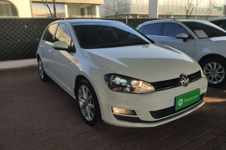 Used Volkswagen Golf 2016 230TSI Automatic Comfort Version Front Right 45 Deg