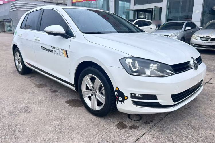 Used Volkswagen Golf 2016 1.6L Automatic Fashion Model Front Right 45 Deg