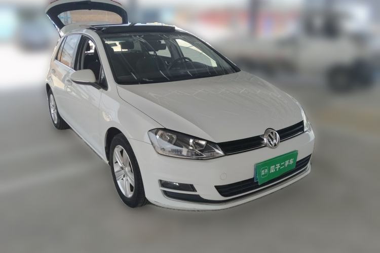 Used Volkswagen Golf 2016 230TSI Automatic Comfort Version Front Right 45 Deg