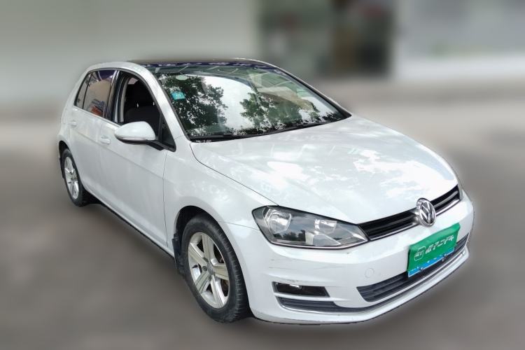 Used Volkswagen Golf 2016 230TSI Automatic Comfort Version Front Right 45 Deg
