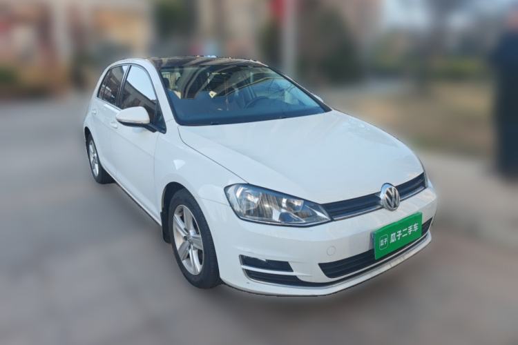 Used Volkswagen Golf 2016 230TSI Automatic Comfort Version Front Right 45 Deg