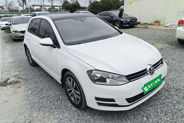 Used Volkswagen Golf 2016 230TSI Automatic Luxury Version Front Right 45 Deg