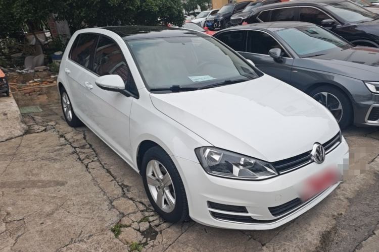 Used Volkswagen Golf 2016 230TSI Automatic Comfort Version Front Right 45 Deg