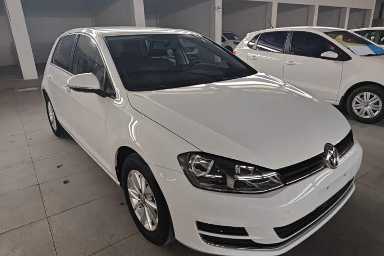 Used Volkswagen Golf 2016 1.6L Manual Fashion Edition Front Right 45 Deg