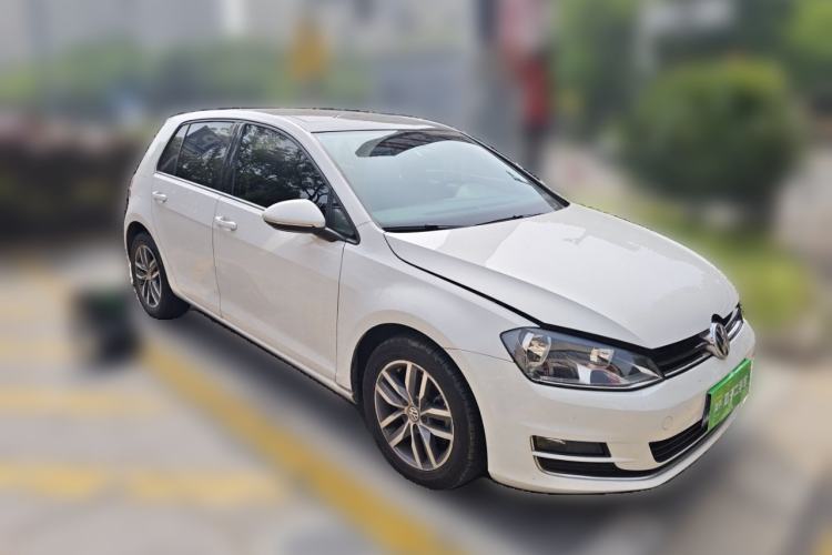 Used Volkswagen Golf 2016 230TSI Automatic Luxury Version Front Right 45 Deg