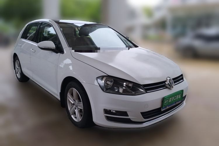 Used Volkswagen Golf 2016 230TSI Automatic Comfort Version Front Right 45 Deg