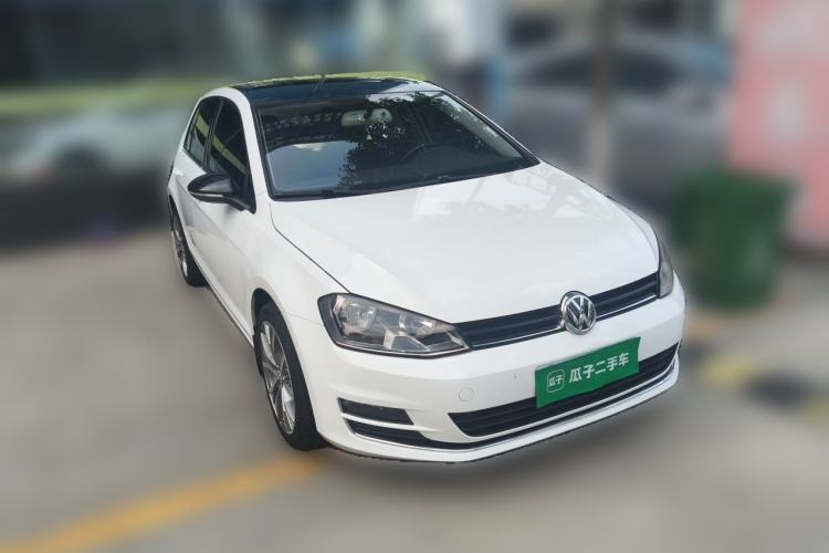 Used Volkswagen Golf 2016 230TSI Automatic Comfort Version Front Right 45 Deg