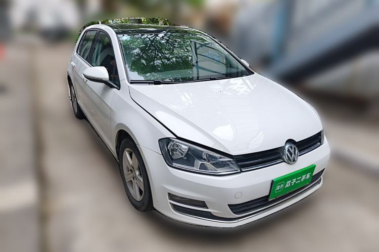 Used Volkswagen Golf 2016 230TSI Automatic Comfort Version Front Right 45 Deg