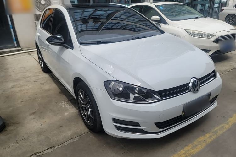 Used Volkswagen Golf 2016 230TSI Automatic Comfort Version Front Right 45 Deg