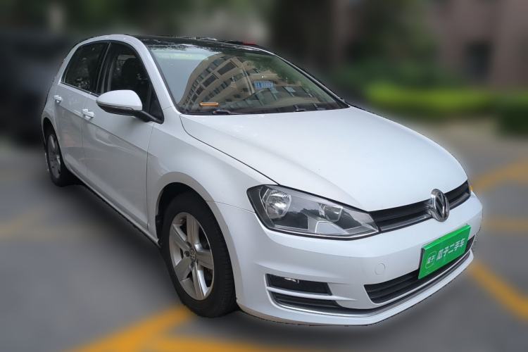 Used Volkswagen Golf 2016 230TSI Automatic Comfort Version Front Right 45 Deg