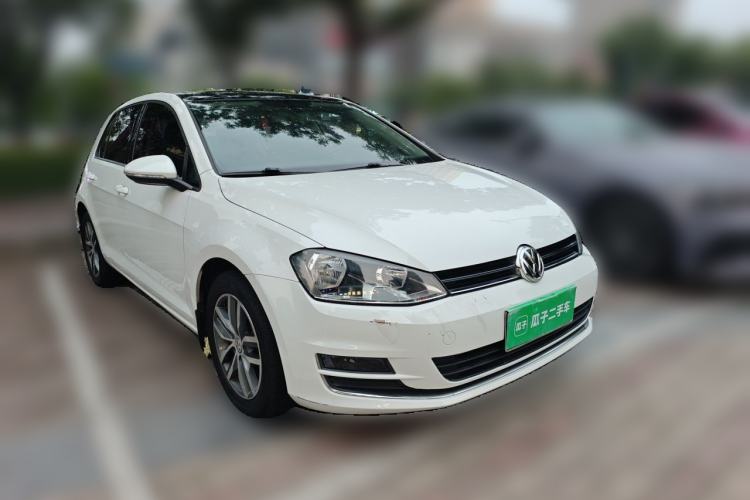 Used Volkswagen Golf 2016 230TSI Automatic Luxury Version Front Right 45 Deg