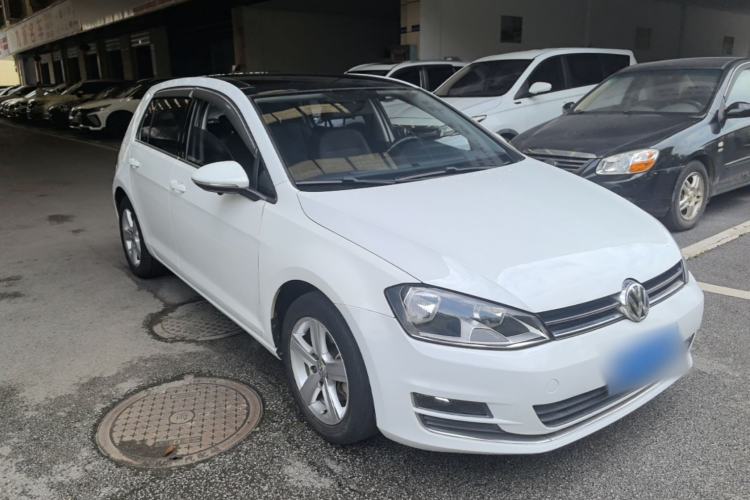 Used Volkswagen Golf 2016 230TSI Automatic Comfort Version Front Right 45 Deg