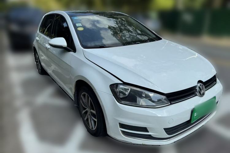 Used Volkswagen Golf 2016 230TSI Automatic Luxury Version Front Right 45 Deg