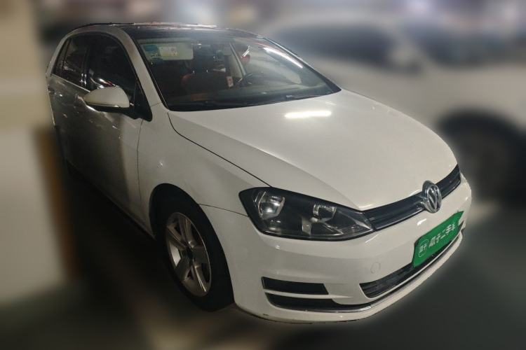Used Volkswagen Golf 2016 230TSI Automatic Comfort Version Front Right 45 Deg