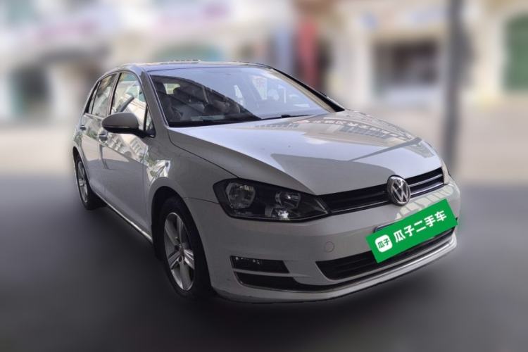 Used Volkswagen Golf 2016 230TSI Automatic Comfort Version Front Right 45 Deg