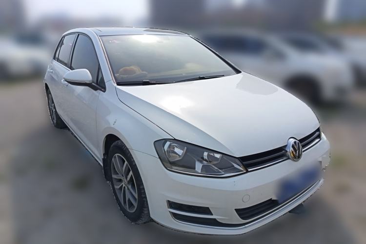 Used Volkswagen Golf 2016 230TSI Automatic Luxury Version Front Right 45 Deg