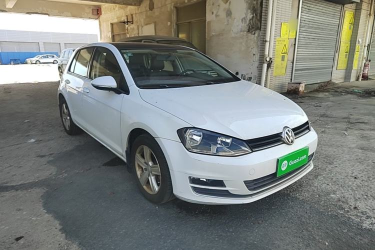 Used Volkswagen Golf 2016 230TSI Automatic Comfort Version Front Right 45 Deg