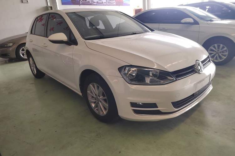 Used Volkswagen Golf 2016 1.6L Automatic Fashion Model Front Right 45 Deg