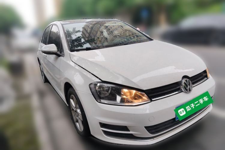 Used Volkswagen Golf 2016 230TSI Automatic Comfort Version Front Right 45 Deg
