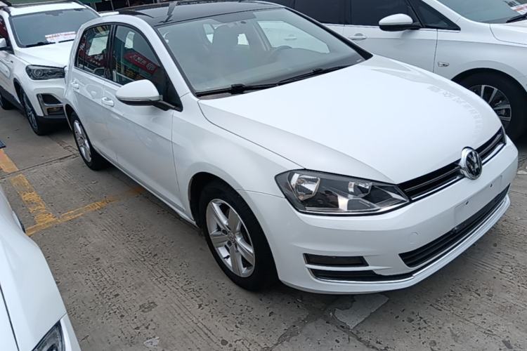 Used Volkswagen Golf 2016 230TSI Automatic Comfort Version Front Right 45 Deg