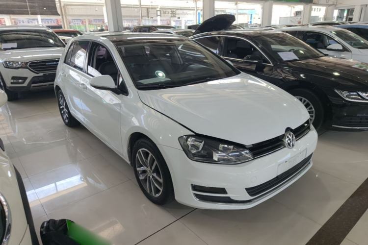 Used Volkswagen Golf 2016 230TSI Automatic Luxury Version Front Right 45 Deg