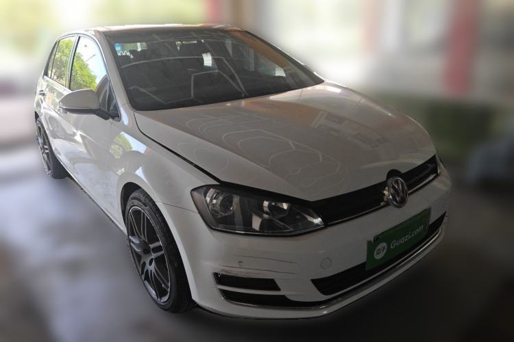 Used Volkswagen Golf 2016 230TSI Manual Comfort Version Front Right 45 Deg
