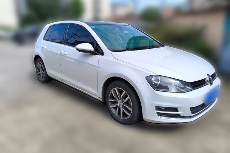 Used Volkswagen Golf 2016 230TSI Automatic Luxury Version Front Right 45 Deg
