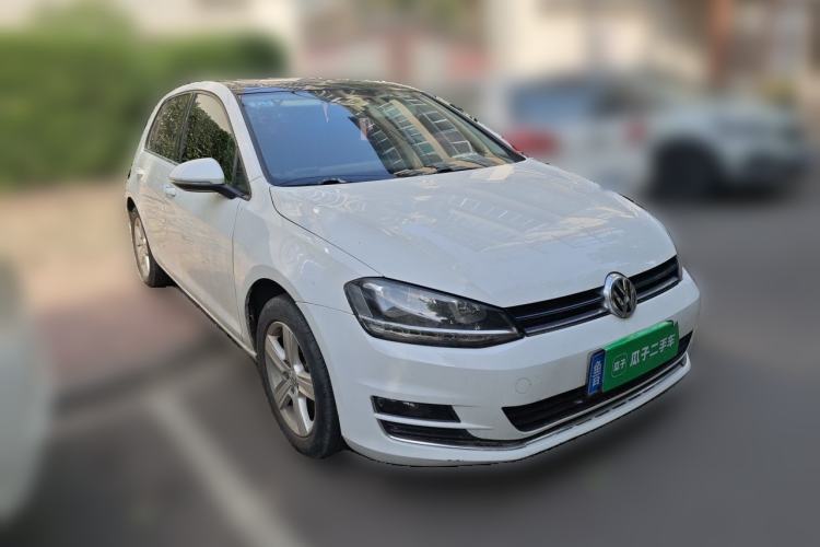 Used Volkswagen Golf 2016 230TSI Automatic Comfort Version Front Right 45 Deg