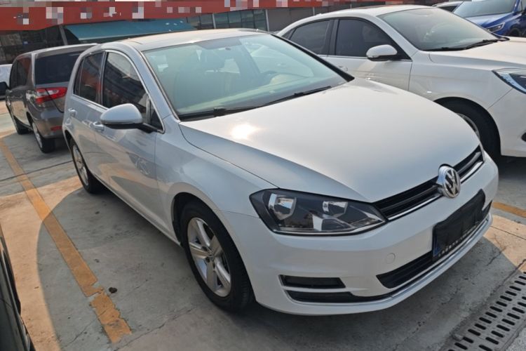 Used Volkswagen Golf 2016 230TSI Automatic Comfort Version Front Right 45 Deg