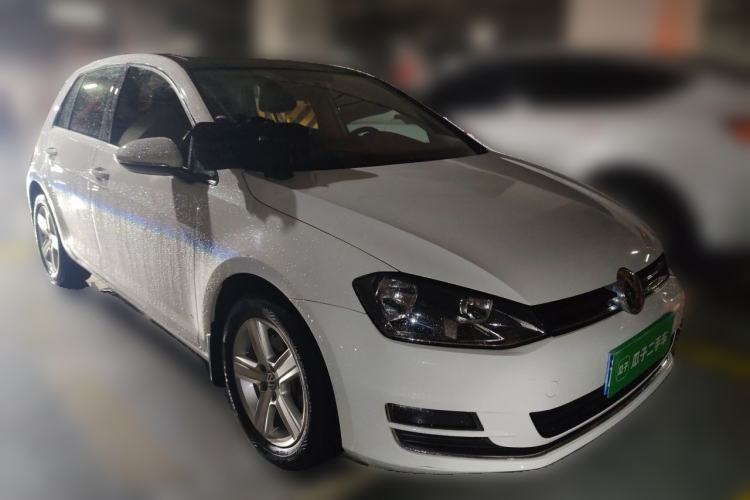 Used Volkswagen Golf 2016 230TSI Automatic Comfort Version Front Right 45 Deg