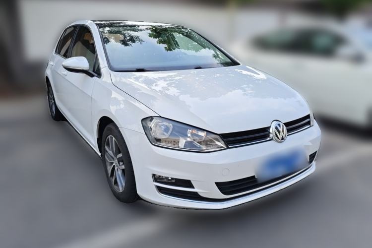 Used Volkswagen Golf 2016 230TSI Automatic Luxury Version Front Right 45 Deg