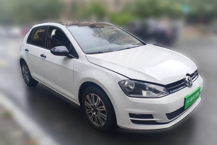 Used Volkswagen Golf 2016 1.6L Automatic Comfort Model Front Right 45 Deg