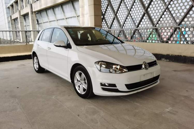 Used Volkswagen Golf 2016 1.6L Automatic Comfort Model Front Right 45 Deg