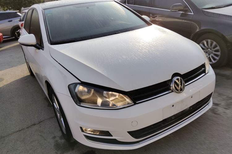 Used Volkswagen Golf 2016 1.6L Automatic Comfort Model Front Right 45 Deg