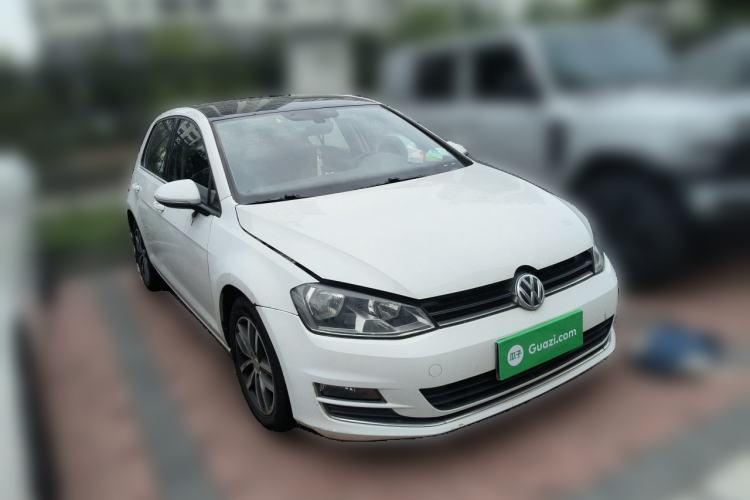 Used Volkswagen Golf 2016 230TSI Automatic Luxury Version Front Right 45 Deg