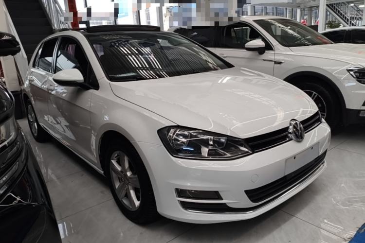 Used Volkswagen Golf 2016 230TSI Manual Comfort Version Front Right 45 Deg