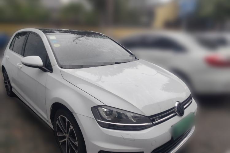 Used Volkswagen Golf 2016 1.4TSI Automatic R-Line Front Right 45 Deg