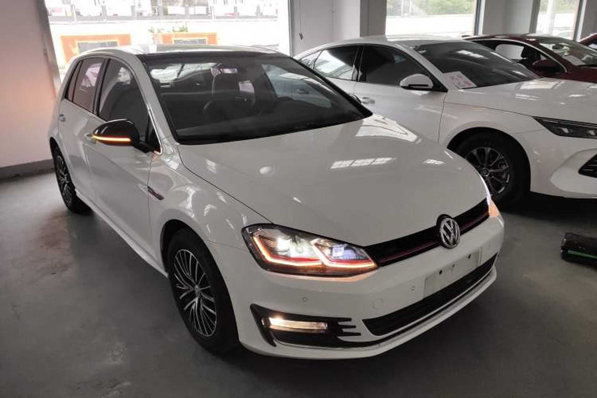 Used Volkswagen Golf 2016 230TSI Automatic Luxury Version Front Right 45 Deg