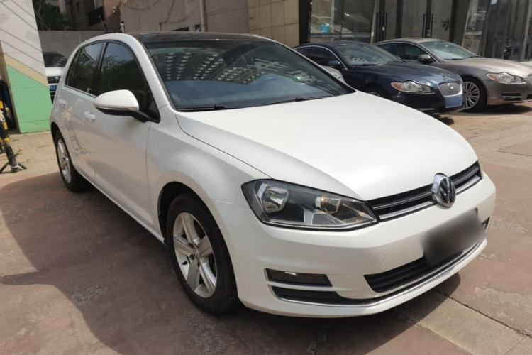 Used Volkswagen Golf 2016 230TSI Automatic Comfort Version Front Right 45 Deg