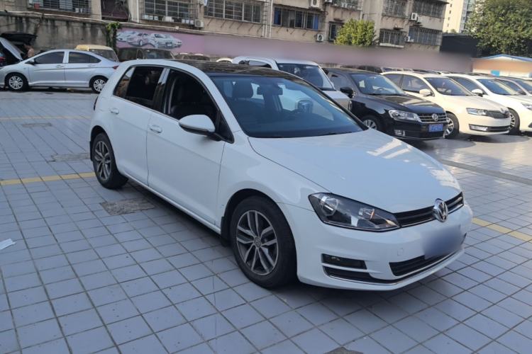 Used Volkswagen Golf 2016 230TSI Automatic Luxury Version Front Right 45 Deg