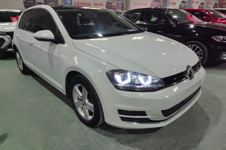 Used Volkswagen Golf 2016 230TSI Automatic Comfort Version Front Right 45 Deg